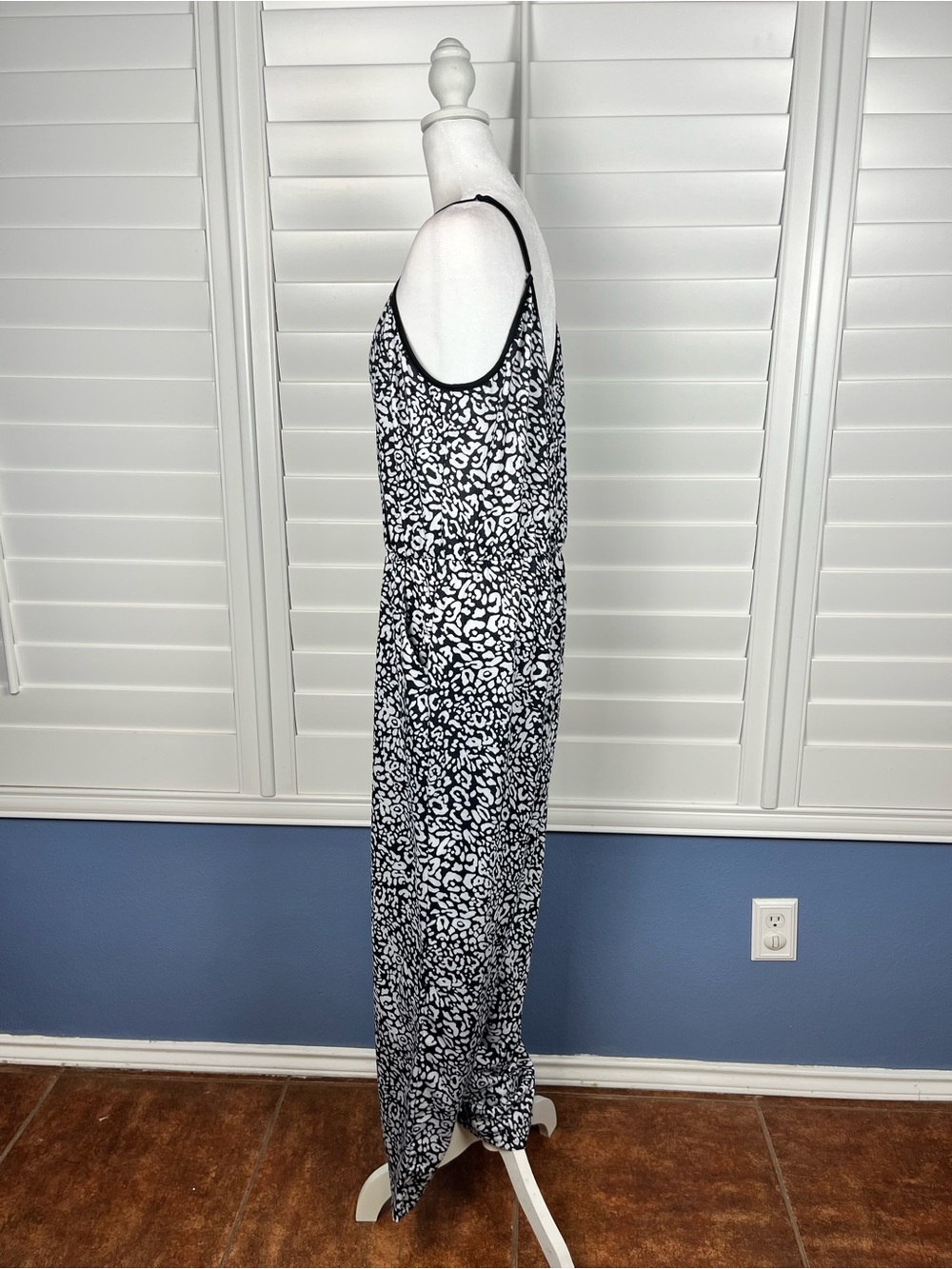 Jumpsuit Black & White Floral Print Spaghetti Strap w/ pockets size XL - Picture 5 of 8